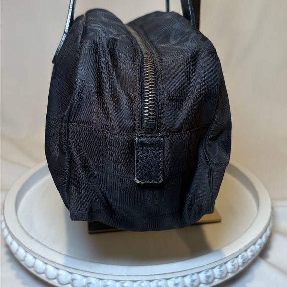 Chanel travel line mini Boston shoulder bag in black nylon - Picture 4 of 11